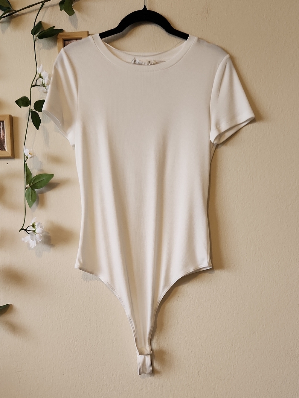 Elodie - Short-Sleeve Crewneck Bodysuit - L
